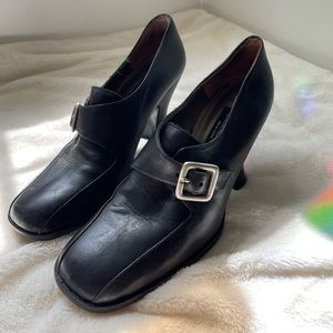 Kenneth Cole made in Spain flare heel, buckle heels